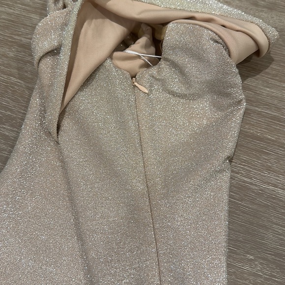 Gorgeous party dress perfect for the holidays ✨✨✨ - Picture 5 of 8